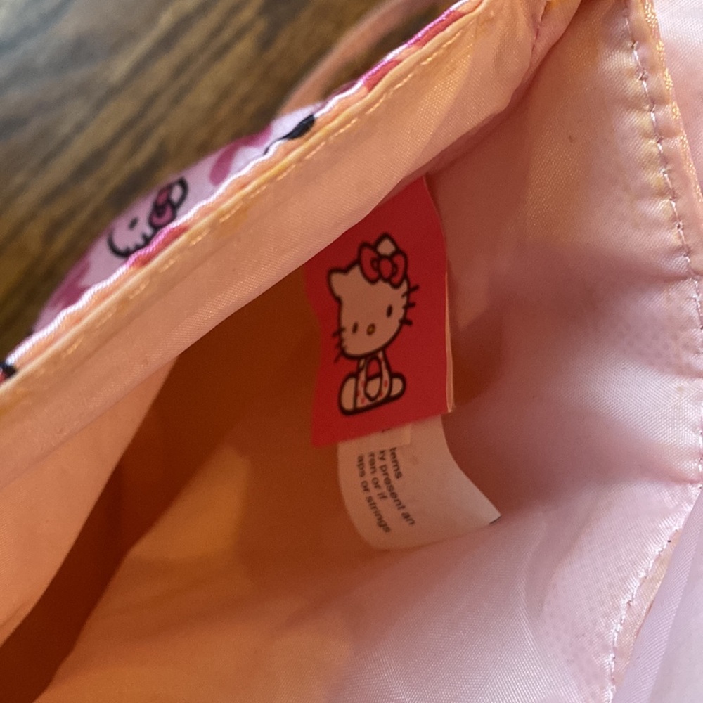 Hello Kitty Purse - Picture 4 of 6